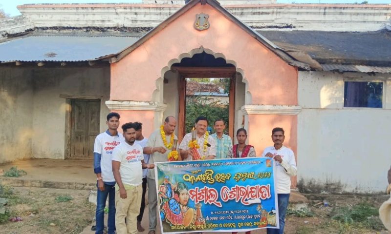 ସହିଦ ରେଣ୍ଡୋ ମାଝୀ ଓ ଡୋକରୀ ପୀଠରୁ ବାହାରିଲା ମଶାଲ ଶୋଭାଯାତ୍ରା
