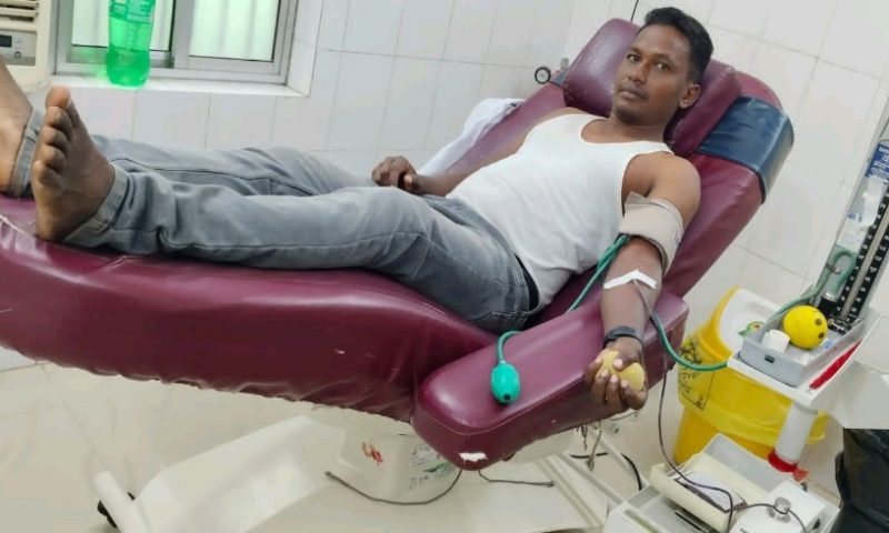 ବିବେକାନନ୍ଦ ଜୟନ୍ତୀରେ ରକ୍ତଦାନ କରି ମହିଳାଙ୍କ ଜୀବନ ବଞ୍ଚାଇଲେ ଗୁରୁଜୀ