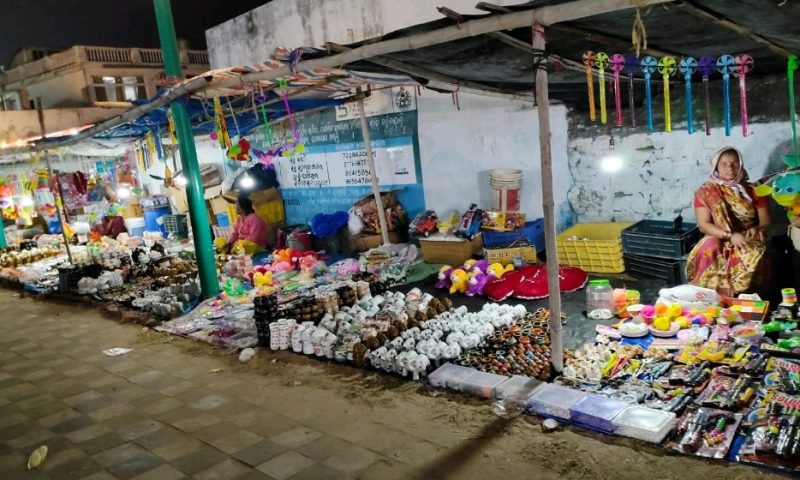 ଗୋପାଳପୁର ବେଳାଭୂମି ମହୋତ୍ସବ।ଉଠା ଦୋକାନୀଙ୍କ ଠାରୁ ମନ ଇଚ୍ଛା ଟ୍ୟାକ୍ସ ଆଦାୟ ଅଭିଯୋଗ।ଶୌଚାଳୟ ରେ ପାଣିର ଅଭାବ।
