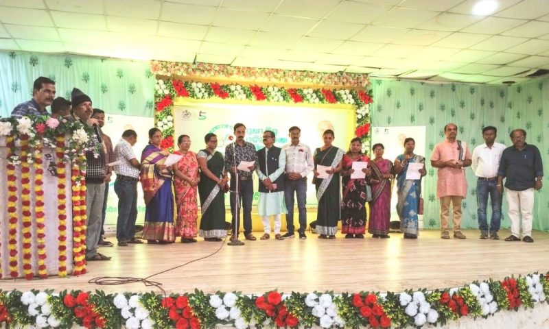 ପ୍ରଥମ ବିଶ୍ୱ ଓଡ଼ିଆ ଭାଷା ସମ୍ମିଳନୀ ଉପଲକ୍ଷେ  କୁଚିଣ୍ଡା ବିଜ୍ଞାପିତ ଅଂଚଳ ପରିଷଦ ପକ୍ଷରୁ କବି ଓ ଲେଖକ ସମ୍ମିଳନୀ