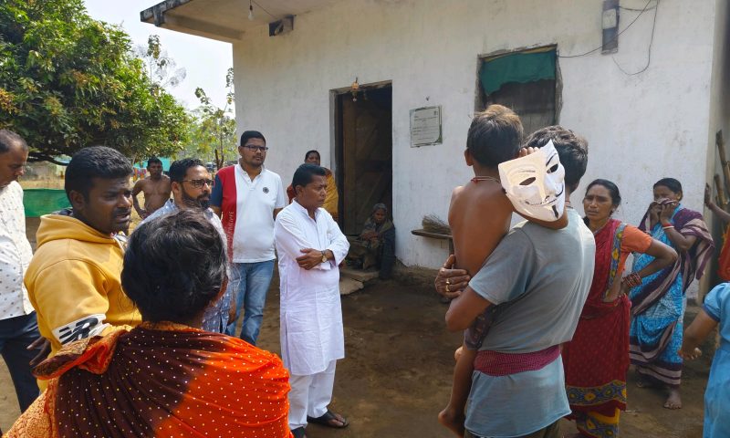 ଢେପଗୁଡା ଦୁର୍ଘଟଣାରେ ମୃତକଙ୍କ ପରିବାରକୁ ଭେଟିଲେ ଏସଡିସି ଅଧ୍ୟକ୍ଷ