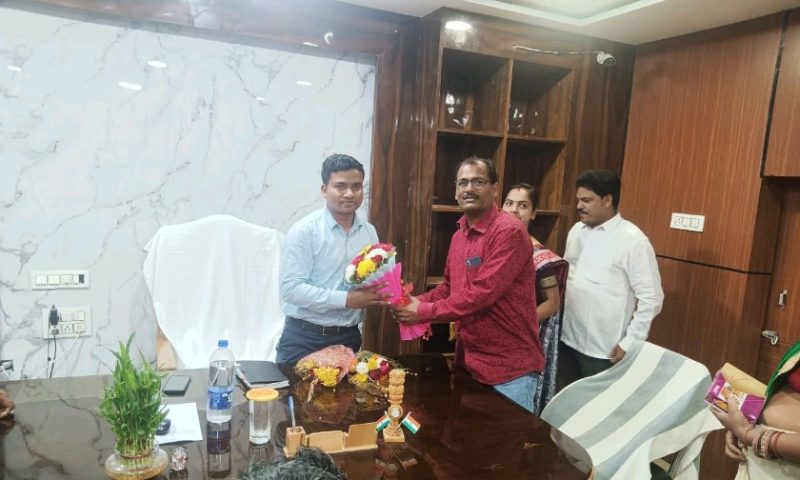 କର୍ଲାମୁଣ୍ଡା ବ୍ଲକ ରେ ନୂତନ ବିଡିଓ ଙ୍କ ଯୋଗଦାନ