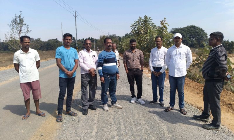 ପ୍ରସ୍ତାବିତ ଜିଲ୍ଲାସ୍ତରୀୟ ଷ୍ଟାଡିଅମ ପାଇଁ ଜମି ପରିଦର୍ଶନ