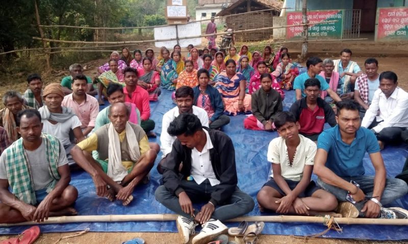ରାସ୍ତା ନିର୍ମାଣରେ ବିଳମ୍ଭ ଯୋଗୁଁ ରାସ୍ତାରୋକ କଲେ ଗ୍ରାମବାସୀ