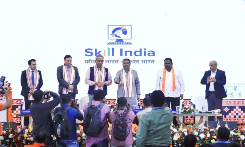 ସମ୍ବଲପୁରରୁ ‘ରାଷ୍ଟ୍ରୀୟ ଉଦ୍ୟମିତା ବିକାଶ ପରିଯୋଜନା’ର ଶୁଭାରମ୍ଭ:ପ୍ରଧାନମନ୍ତ୍ରୀ ସ୍ୱନିଧି ଯୋଜନା ଛୋଟ ବ୍ୟବସାୟୀଙ୍କ ପାଇଁ ନୂଆ ଉର୍ଜାର କିରଣ