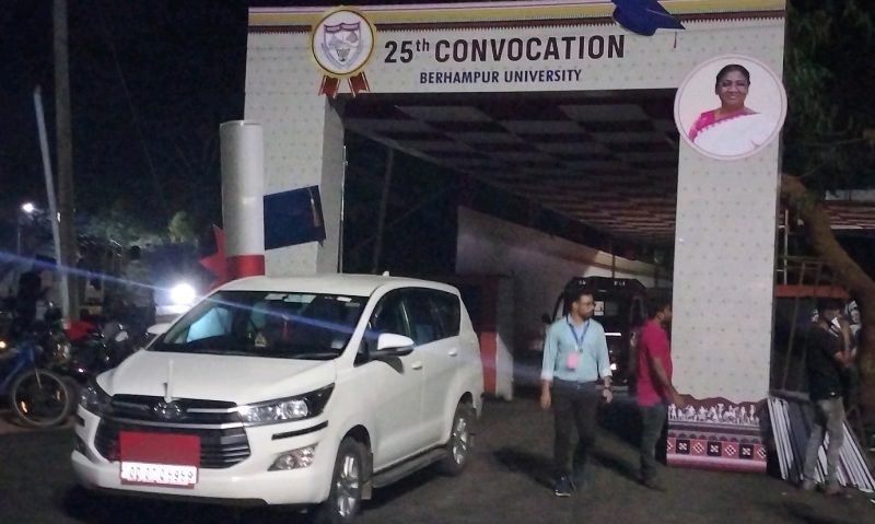 ବ୍ରହ୍ମପୁର ବିଶ୍ଵବିଦ୍ୟାଳୟର ୨୫ ତମ ସମାବର୍ତ୍ତନ ଉତ୍ସବ ।ମହାମହିମ ରାଷ୍ଟ୍ରପତି ଙ୍କୁ ସ୍ବାଗତ ପାଇଁ ଉତ୍ସବ ମୁଖର ବ୍ରହ୍ମପୁର ବିଶ୍ଵବିଦ୍ୟାଳୟ କ୍ୟାମ୍ପସ।ବିଦ୍ୟାର୍ଥୀ ଓ କର୍ମଚାରୀଙ୍କ ଙ୍କ ମହଲରେ ଉତ୍ସାହ।