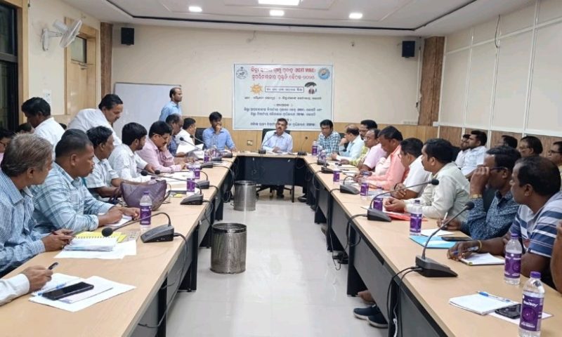 ପାରଳାଖେମୁଣ୍ଡି ସ୍ଥିତ ଜିଲ୍ଲାପାଳଙ୍କ ସମ୍ମିଳନୀ କକ୍ଷ ଠାରେ ଜିଲ୍ଲା ସ୍ତରୀୟ ଗ୍ରୀଷ୍ମ ପ୍ରବାହ ସୁପରିଚାଳନାର ପ୍ରସ୍ତୁତି ବୈଠକ ଅନୁଷ୍ଠିତ
