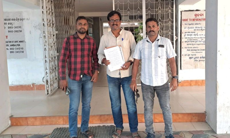 ଭି.ଏସ.ଏସ. ବ୍ୟାଡ଼ମୀଣ୍ଟନ ହଲର ଅଚଳ ଡିଜେ  ଓ ବ୍ୟାପକ ଅବହେଳା ନେଇ ମୁଖ୍ୟମନ୍ତ୍ରୀଙ୍କୁ ଦାବିପତ୍ର ପ୍ରଦାନ