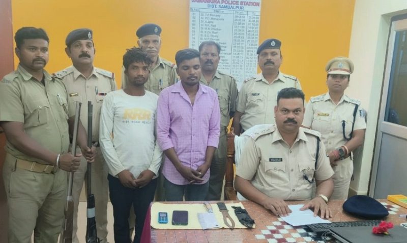 ଦେଶି ବନ୍ଧୁକ ଏବଂ ମାରଣାସ୍ତ୍ର ସହ ଦୁଇ ସନ୍ଧିଗ୍ଧ ଗିରଫ; ଜମନକିରା ଥାନାରେ କୁଚିଣ୍ଡା ଏସଡିପିଓଙ୍କ ପ୍ରେସମିଟ୍