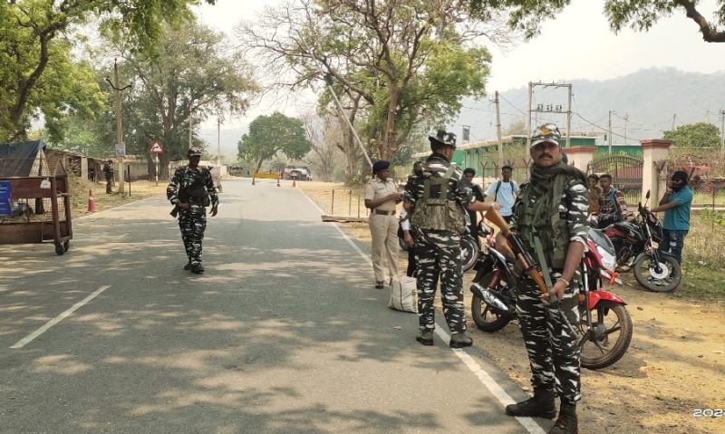 ନିର୍ବାଚନ ପୂର୍ବରୁ ଆମପାଣି ଥାନା ପକ୍ଷରୁ ସୀମାନ୍ତ ରେ କଡାକଡି ଚେକିଂ।