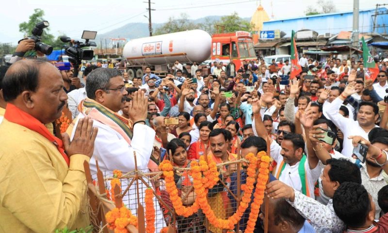 ରେଢାଖୋଲରେ ନିର୍ବାଚନ ପ୍ରଚାର କଲେ ଧର୍ମେନ୍ଦ୍ର,ସାଥିରେ ଦେବେନ୍ଦ୍ର