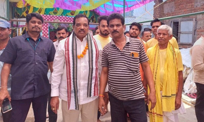 ଅଷ୍ଟପ୍ରହରୀ ନାମଯଜ୍ଞ ରେ ଯୋଗଦାନ କଲେ ବିଧାୟକ ପଦ୍ମନାଭ ବେହେରା