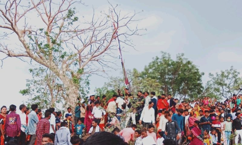 ମା ଡୋକାରୀ ଦେବୀଙ୍କ ଚୈତ୍ର ଯାତ୍ରା  ଅନୁଷ୍ଠିତ, ପାହାଡ଼ ଶିଖର ଚଢି ଦର୍ଶନ କଲେ ଶ୍ରଦ୍ଧାଳୁ ।