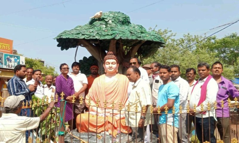 କୁଚିଣ୍ଡାରେ ତଥାଗତ ବୁଦ୍ଧଙ୍କ ଜୟନ୍ତୀ ପାଳିତ, ପ୍ରତିମୂର୍ତ୍ତି କୁ ସ୍ନାନ କରାଇବା ସହ ସଫେଇ କଲେ ସ୍ବେଛାସେବୀ
