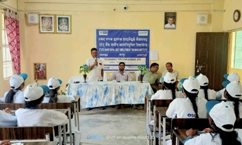 ସୁବର୍ଣ୍ଣପୁର ରେ ମହିଳା ପୋଷାକ ତିଆରି ତାଲିମ ଶିବିର