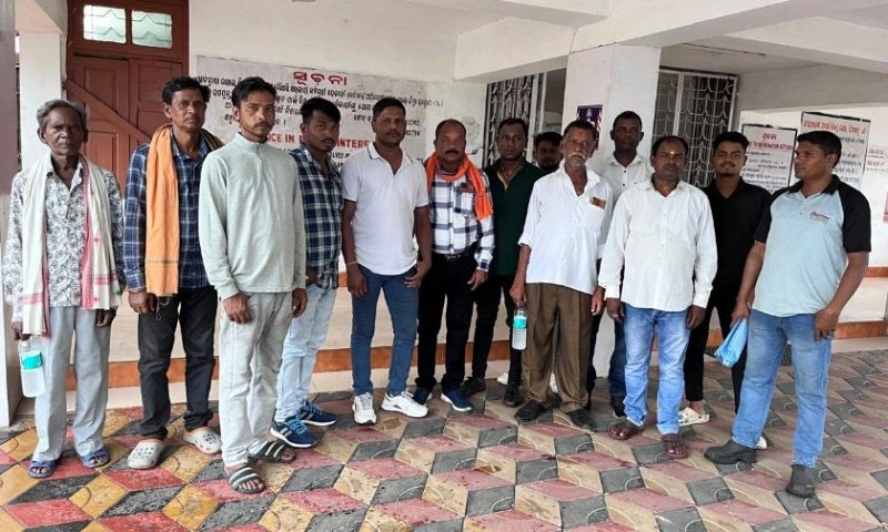 କମ୍ପାନୀ ସପକ୍ଷରେ ରେ ଜିଲ୍ଲାପାଳଙ୍କୁ ଦାବୀ ପତ୍ର ଦେଲେ କମ୍ପାନୀ ଦ୍ଵାରା ସିଧାସଳଖ ପ୍ରଭାବିତ ପୁଲଚାଙ୍ଗେର ଗ୍ରାମବାସୀ।