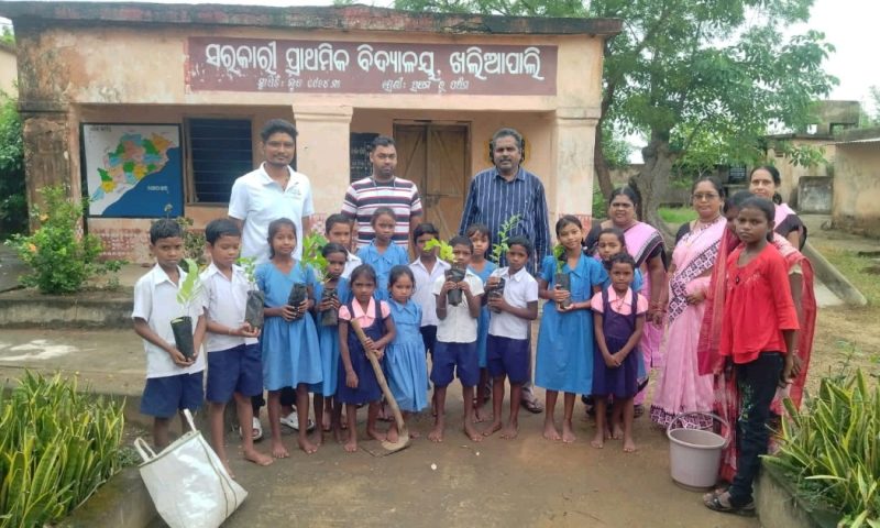 ଖଲିଆପାଲି ରେ ଛୁଆକର ଲାଗି ଗଛଟେ କାର୍ଯକ୍ରମ