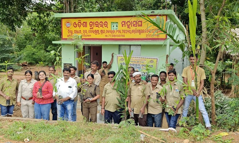 ଡ୍ରାଇଭର ମହାସଂଘ ତରଫରୁ ମାଆ ପାଇଁ ଗଛଟିଏ କାଯ୍ୟକ୍ରମ