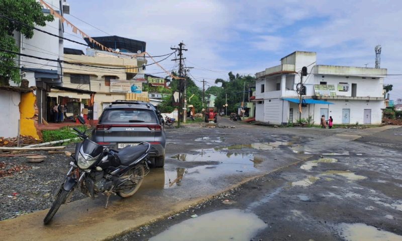 ରାସ୍ତା ପ୍ରଶସ୍ତିକରଣ:ମାଟିରେ ମିଶିଲା ଗୋବିନ୍ଦତୋଲା ମଣ୍ଡପ, ଜିଲ୍ଲା ପ୍ରଶାସନ ନିକଟରେ ସ୍ୱତନ୍ତ୍ର ବ୍ୟବସ୍ଥା ପାଇଁ ଦାବି