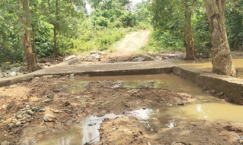 ପ୍ରଥମ ବନ୍ୟାଜଳ ରେ ଧୋଇନେଲା ଟିର୍ଲିଆମ କୁ ସଂଯୋଗ ରାସ୍ତା, ଯାତାୟାତ ରେ ହୀନସ୍ତା ହେଉଛନ୍ତି ବନବାସୀ।