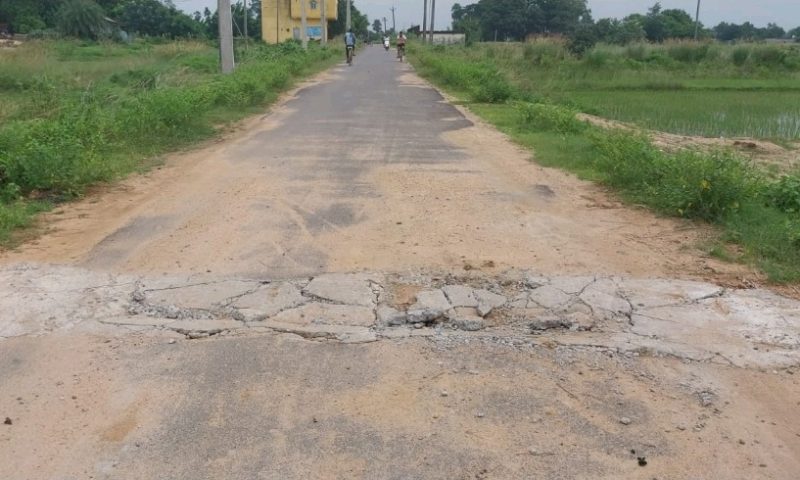 ବିପଦ ସଙ୍କୁଳ ଅବସ୍ଥାରେ ଭାଲିଆପଦର ଗ୍ରାମ୍ୟ ରାସ୍ତା