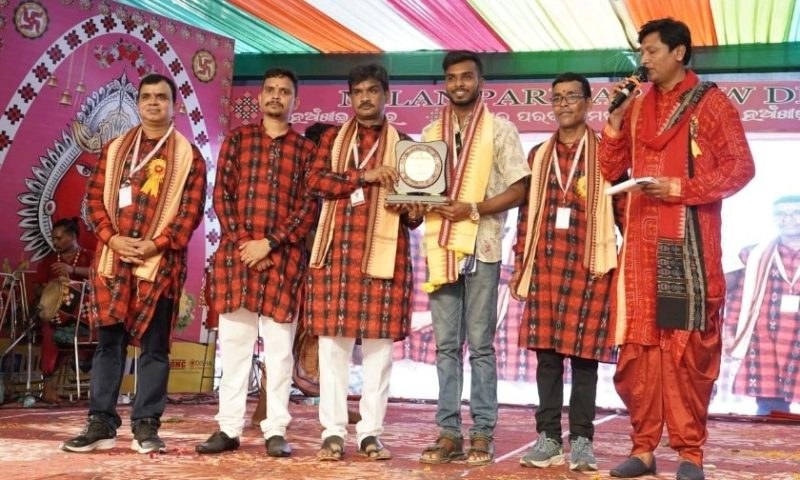 ଦେଉଳି ଗ୍ରାମ ପ୍ରକୃତି ପ୍ରେମୀ ଯୁବକ ନୀଳାମ୍ବର ଦାଶ ପ୍ରକୃତି ବନ୍ଧୁ ସମ୍ମାନରେ ସମ୍ମାନିତ