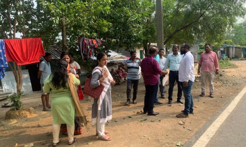ଭୂମିହୀନଙ୍କୁ ପଟ୍ଟା ଦେବା ଯୋଗାଇବା ପାଇଁ  —କ୍ଷେତ୍ର ପରିଦର୍ଶନ କଲେ ପ୍ରଶାସନିକ ଅଧିକାରୀ