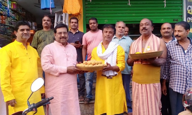 ମା ‘ପାଟଖଣ୍ଡା ମାର୍କେଟ ବ୍ୟବସାୟୀ ସଂଘ ତରଫରୁ ଦୀପାବଳି ଉପଲକ୍ଷେ ଦୀପଦାନ ସହ ପ୍ରସାଦ ବଣ୍ଟନ