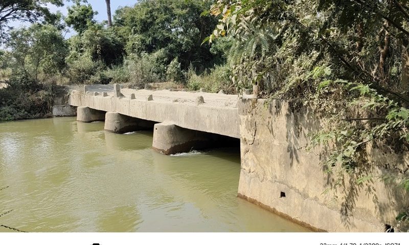 ମତୁଆଲଗୁଡା  କେନାଲ ପୋଲ ବିପଦ ସଙ୍କୁଳ ଅବସ୍ଥା ରେ ଥିବା ଅଭିଯୋଗ । ପୋଲ ର ଅବସ୍ଥା ଠିକ ଅଛି :ମୁଖ୍ୟ  ନିର୍ମାଣ ଯନ୍ତ୍ରୀ