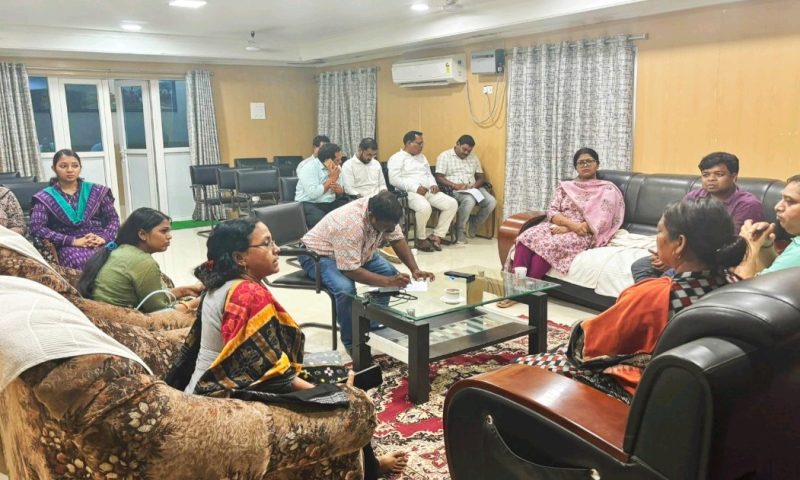 ସୋନପୁର ବିଡ଼ିଓଙ୍କୁ ଆକ୍ରମଣର ଦୃଢ଼ ନିନ୍ଦା ସହ ପ୍ରତିବାଦ କଲେ ଜିଲ୍ଲା ଓଏଏସ ଅଧିକାରୀ