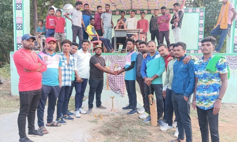 ଦାଦରପାଲି ସଞ୍ଜୟ ସ୍ମାରକୀ କ୍ରିକେଟ ଟୁର୍ଣ୍ଣାମେଣ୍ଟ ଉଦଯାପିତ ;  ବରଘାଟ କୁ ହରାଇ ଘିଚlପାଲି  ଦଳ ଚାମ୍ପିଅନ ଘୋଷିତ
