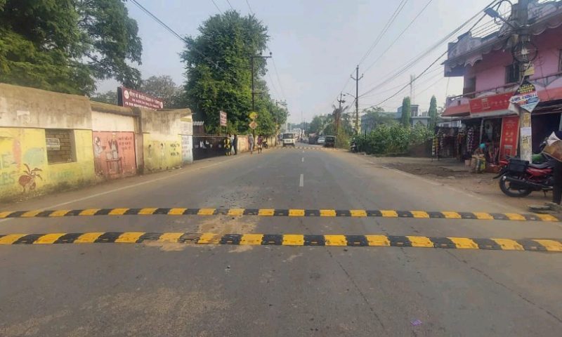 କେଭି ନଂ. ୧ ବିଦ୍ୟାଳୟ ସମ୍ଭୁଖରେ ଲାଗିଲା ସ୍ପିଡ଼ ବ୍ରେକର, ଜ଼ିଲ୍ଲାପାଳଙ୍କୁ ଅଭିଭାବକ ସଂଘର କୃତଜ୍ଞତା