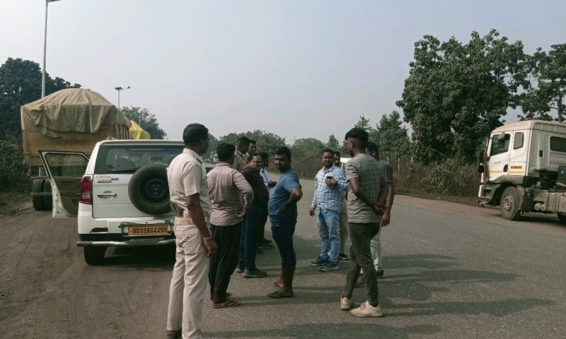 ଛତିଶଗଡ଼କୁ ଓଭର ଲୋଡିଂ ପାଉଁଶ ପରିବହନ     ୭ ଗାଡ଼ିରୁ ୨ ଲକ୍ଷ ୫୩ ହଜାର ୩୮୦ ଟଙ୍କା ଫାଇନ ଆଦାୟ    ଗୋବିନ୍ଦପୁର ଟୋଲଗେଟରେ ୱେ ବ୍ରିଜ ସ୍ଥାପନ ପାଇଁ ଦାବି