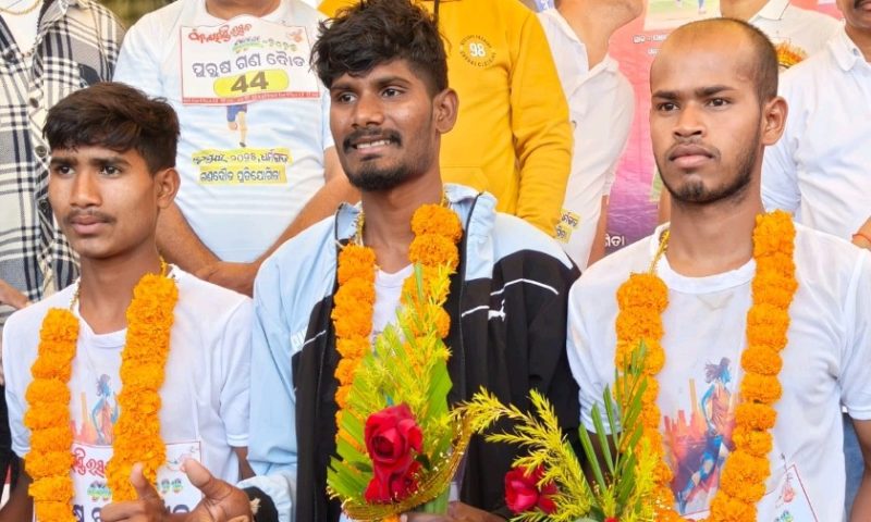 କଳାହାଣ୍ଡି ଉତ୍ସବ ଉପଖଣ୍ଡ ସ୍ତରୀୟ ଘୁମୁରା ଉପଲକ୍ଷେ ଗଣଦୌଡ ପ୍ରତିଯୋଗିତା ।