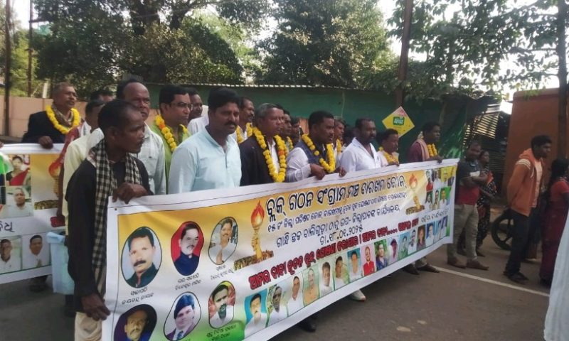 ବାରଖମା ପଞ୍ଚାୟତକୁ ନୂତନ ବ୍ଲକ ଗଠନ ଦାବି : ପାରମ୍ପରିକ ଅସ୍ତ୍ର ଶସ୍ତ୍ର ଧରି ଗର୍ଜନ କଲେ ୮ ପଞ୍ଚାୟତ ବସିନ୍ଧା