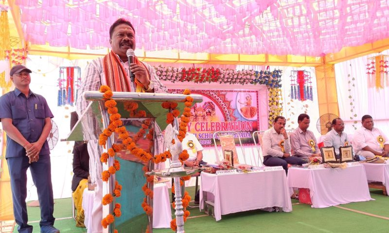 ଟିକିଲିପଡ଼ା ଏସଏସଡି ବାଳିକା ଉଚ୍ଚ ବଦ୍ୟାଳୟର ବାର୍ଷିକ ମହୋତ୍ସବ; ଶିକ୍ଷା ବିନା ଉନ୍ନତି ଅସମ୍ଭବ…. ମନ୍ତ୍ରୀ ରବି ନାରାୟଣ ନାଏକ