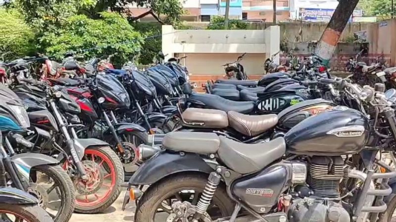 ପୁଅ ଚୋରି କରିଥିବା ବାଇକ୍ ଥାନାରେ ରଖି ଚିଠି ମାଧ୍ୟମରେ ଭୁଲ ମାଗିଲେ ବାପା