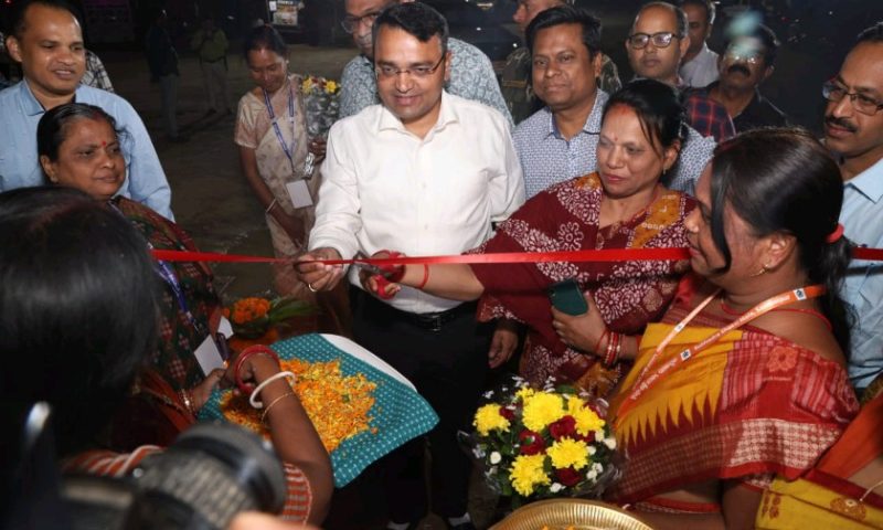 ସୁଭଦ୍ରା ଶକ୍ତିମେଳାର ଶୁଭାରମ୍ଭ, ଦୁଲୁକିଲା ମଞ୍ଚ