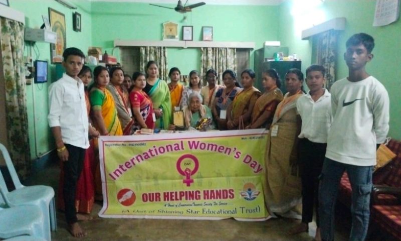 ଆନ୍ତର୍ଜାତୀୟ ମହିଳା ଦିବସ କୁ ଭିନ୍ନ ଢଙ୍ଗ ରେ ପାଳନ କଲା ଆୱାର ହେଲପିଙ୍ଗ ହ୍ୟାଣ୍ଡ:ଡା.ନାରାୟଣୀ ପଣ୍ଡା ଙ୍କୁ ସେବାଶ୍ରୀ ସମ୍ମାନ