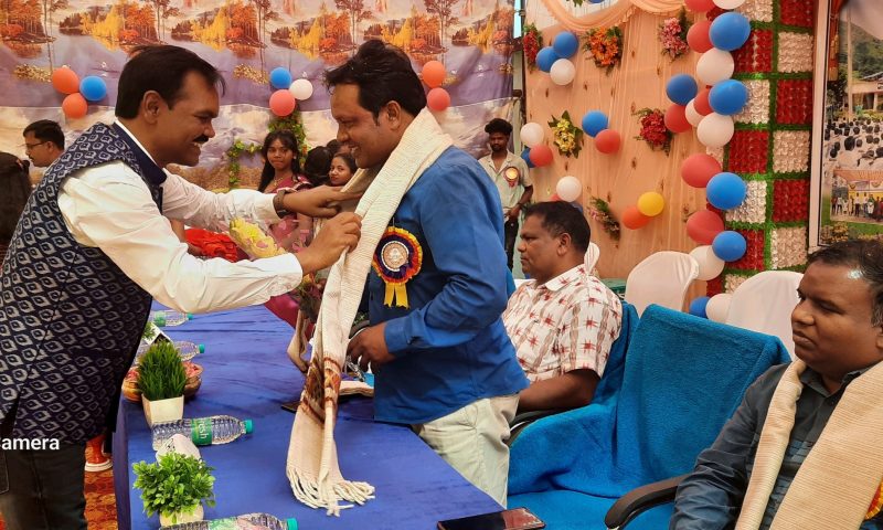 ଗୁଗାଗୁଡା ଆଶ୍ରମ ବିଦ୍ୟାଳୟ ପରିସରରେ ବାର୍ଷିକ ଉତ୍ସବ କୃତି ଛାତ୍ରୀ ଛାତ୍ର ଙ୍କୁ ପୁରସ୍କୃତ କଲେ ଅତିଥି ଗଣ