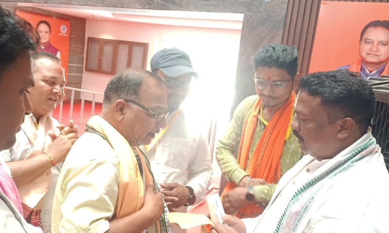 ସ୍ୱତନ୍ତ୍ର ବ୍ଲକ ଗଠନ ପାଇଁ ମୁଖ୍ୟମନ୍ତ୍ରୀଙ୍କ ଜନ ଶୁଣାଣୀରେ ଦାବିପତ୍ର ପ୍ରଦାନ