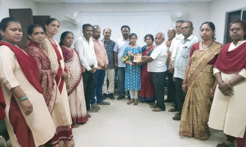 ଲଖନପୁର ବ୍ଲକ ଟପ୍ପର ଛାତ୍ରୀ କ୍ରିଷ୍ଣା ପଧାନଙ୍କୁ ସମ୍ବର୍ଦ୍ଧନା    ଭବିଷ୍ୟତରେ ଜଣେ ଆଇଏଏସ ହେବାପାଇଁ ଲକ୍ଷ୍ୟ