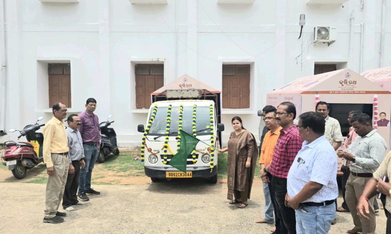 ବିକଶିତ କୃଷି ସଂକଳ୍ପ ଅଭିଯାନ,  ଅନ୍ତର୍ଗତ କୃଷି ରଥ ର ଶୁଭାରମ୍ଭ କଲେ ଜିଲ୍ଲାପାଳ ସୁବର୍ଣ୍ଣପୁର