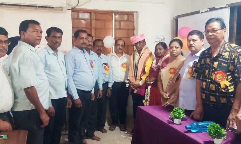 ଭିକମପାଲି ହାଇସ୍କୁଲର ବରିଷ୍ଠ କିରାଣୀଙ୍କୁ ଅବସର କାଳୀନ ସମ୍ବର୍ଦ୍ଧନା