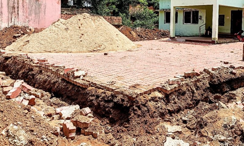 ବ୍ଲକ କର୍ତ୍ତୃପକ୍ଷଙ୍କ ଖାମଖିଆଲି କାମ… ବିନା ସୂଚନାରେ ନିହ ଖୋଳା ଯାଇଛି, ଅଘଟଣ କୁ ଆମନ୍ତ୍ରଣ କରାଯାଉଛି